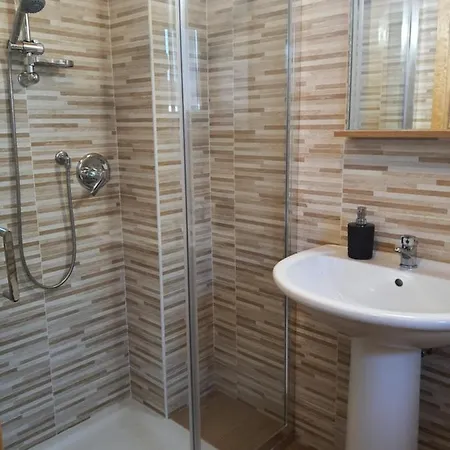 House Bed and Breakfast 3*